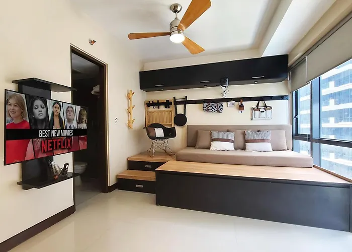 Apartment Max Dwell Bgc Creative Space With 84 " Cinema Manila