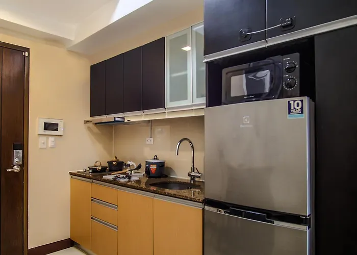 Max Dwell Bgc Creative Space With 84 " Cinema Apartment Manila