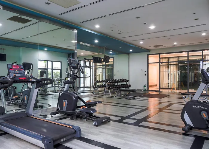 Max Dwell Bgc Creative Space With 84 " Cinema Apartment