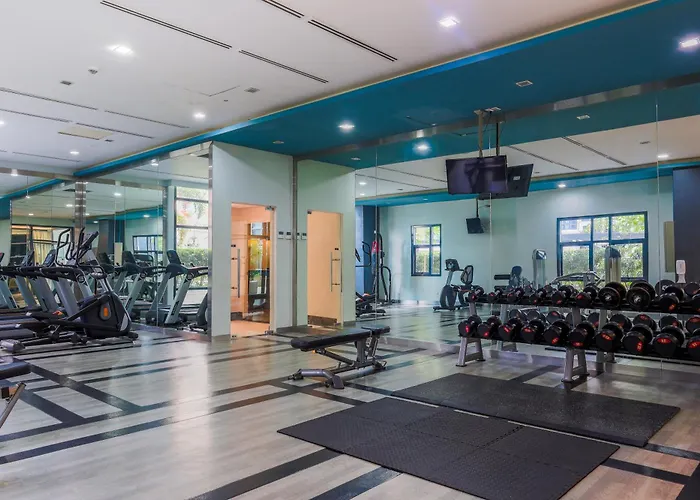 Apartment Max Dwell Bgc Creative Space With 84 " Cinema Manila